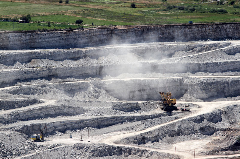 Яку роль відіграє повітряний компресор у процесі видобутку?